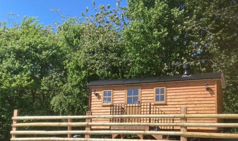 オスウェストリー The Snug At Coed Y Gaerヴィラ エクステリア 写真