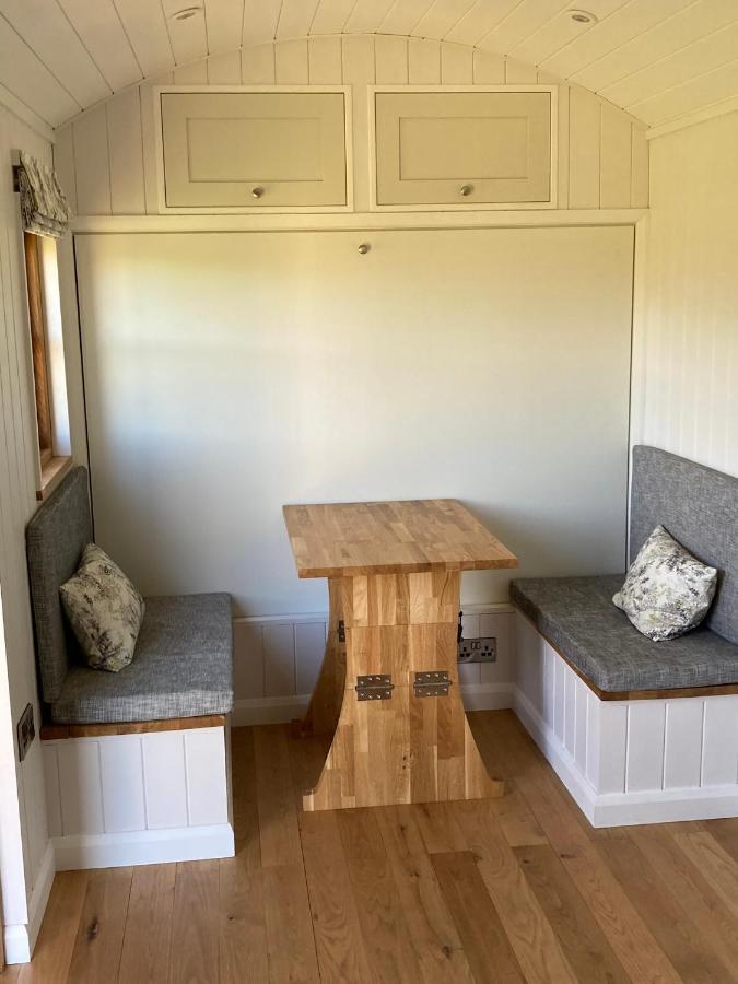 オスウェストリー The Snug At Coed Y Gaerヴィラ エクステリア 写真