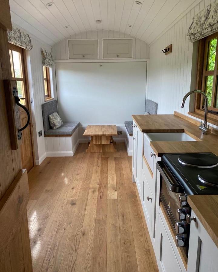 オスウェストリー The Snug At Coed Y Gaerヴィラ エクステリア 写真
