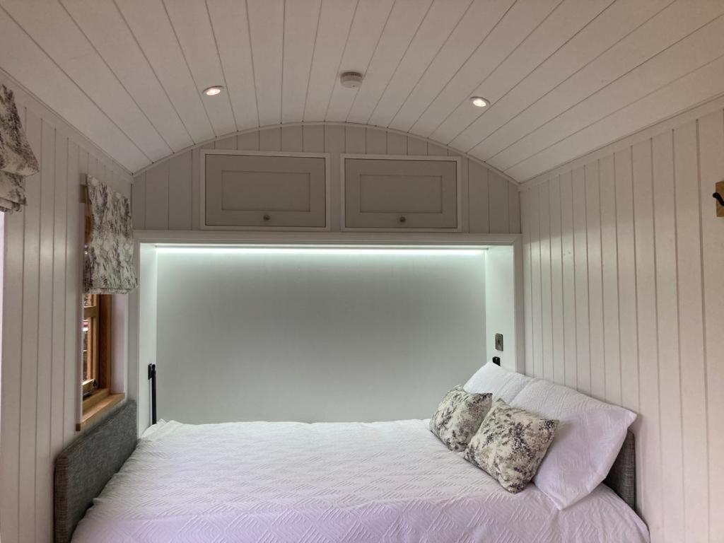 オスウェストリー The Snug At Coed Y Gaerヴィラ エクステリア 写真